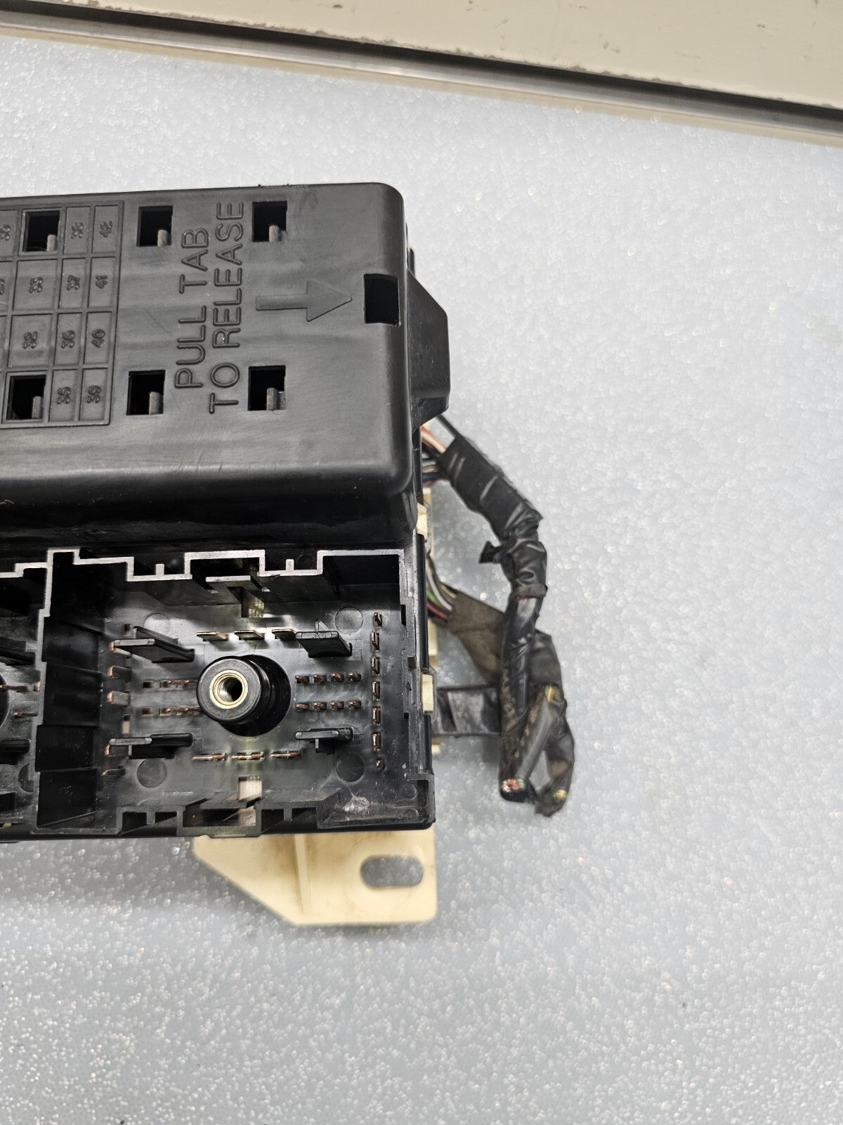 04-05 FORD TAURUS MERCURY SABLE FUSE BOX BCM GEM MODULE MULTIFUNCTION RELAY OEM