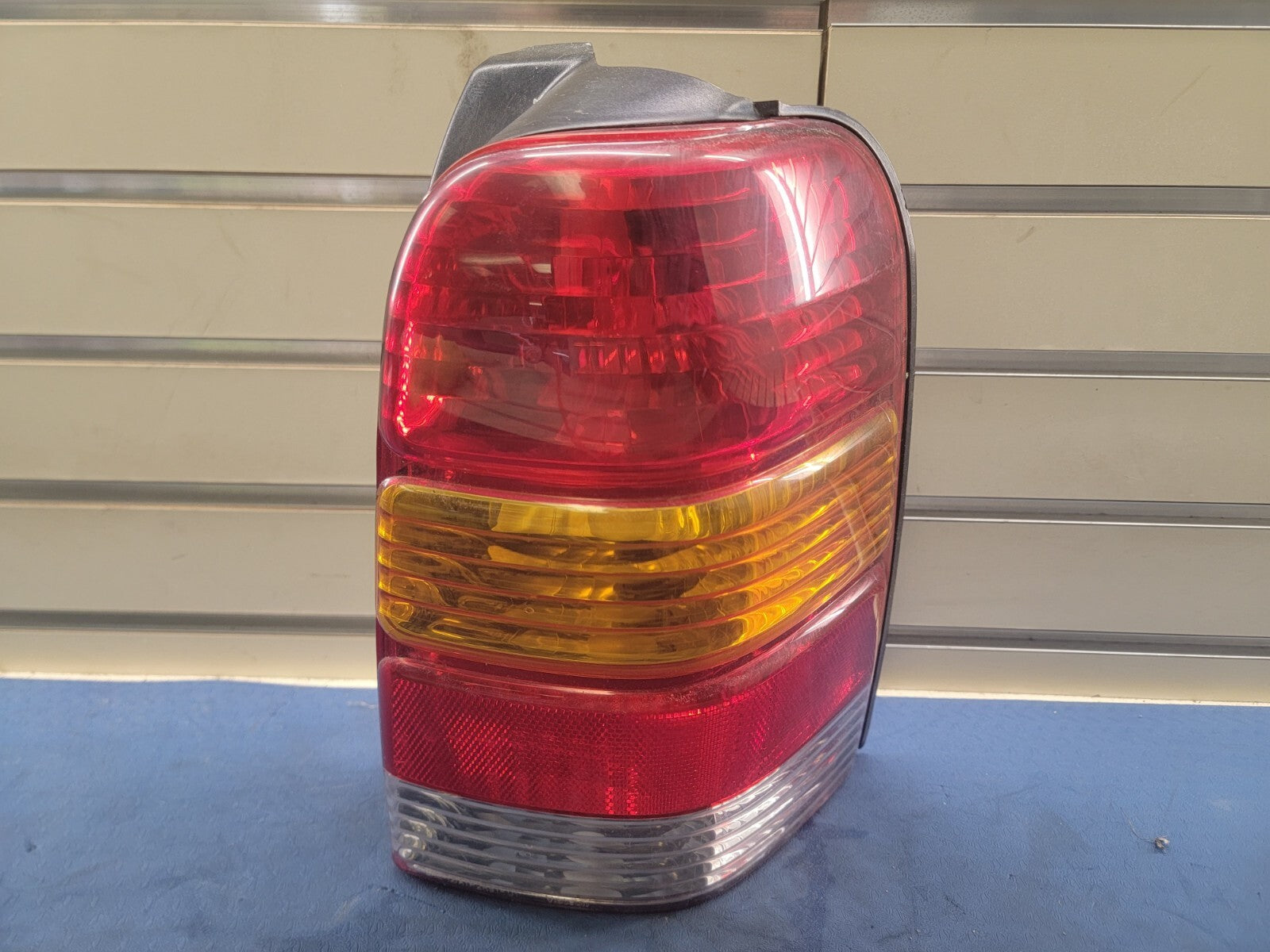 🔥01-07 Ford Escape Rear left driver Side Tail Light Lamp Assembly Chrome OEM
