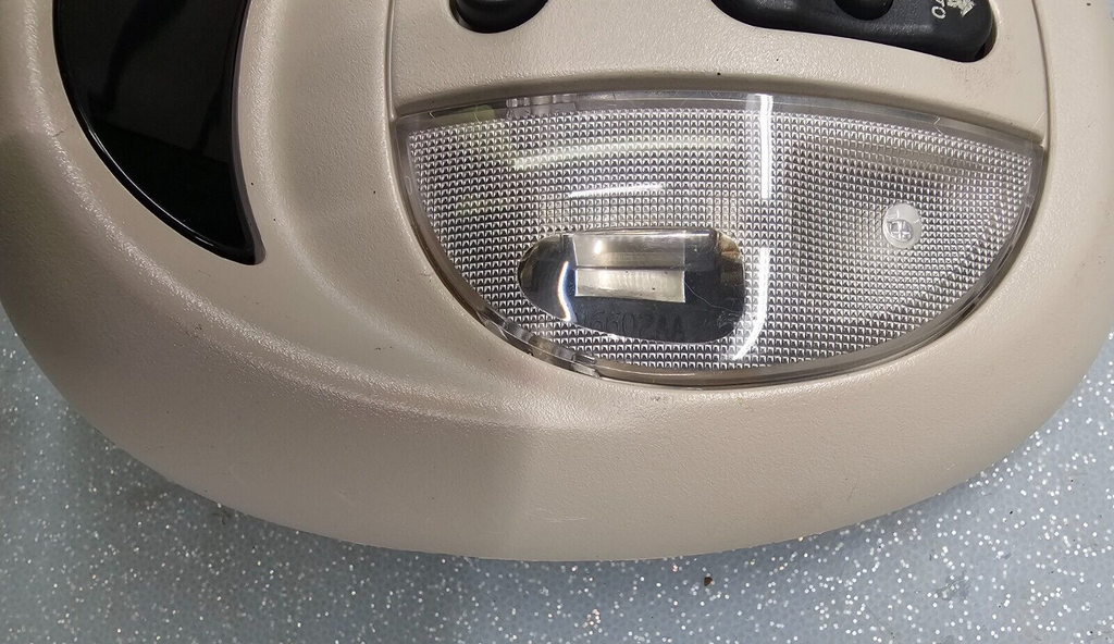 01-05 CHRYSLER PT CRUISER OVERHEAD CONSOLE DOME MAP LIGHT LAMP STORAGE OEM TAN