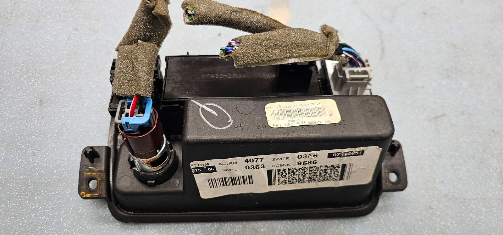 🔥2008-2012 Buick Enclave Dash Console Heat Traction Switch Assembly OEM BLACK