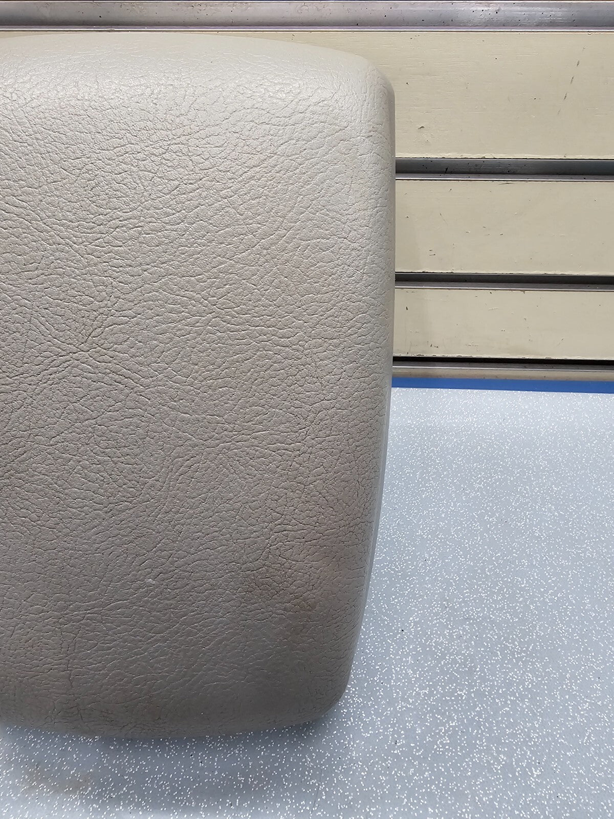 🔥04-09 Sorento Center Console Leather Armrest Lid Top Pad Storage Assembly Gray