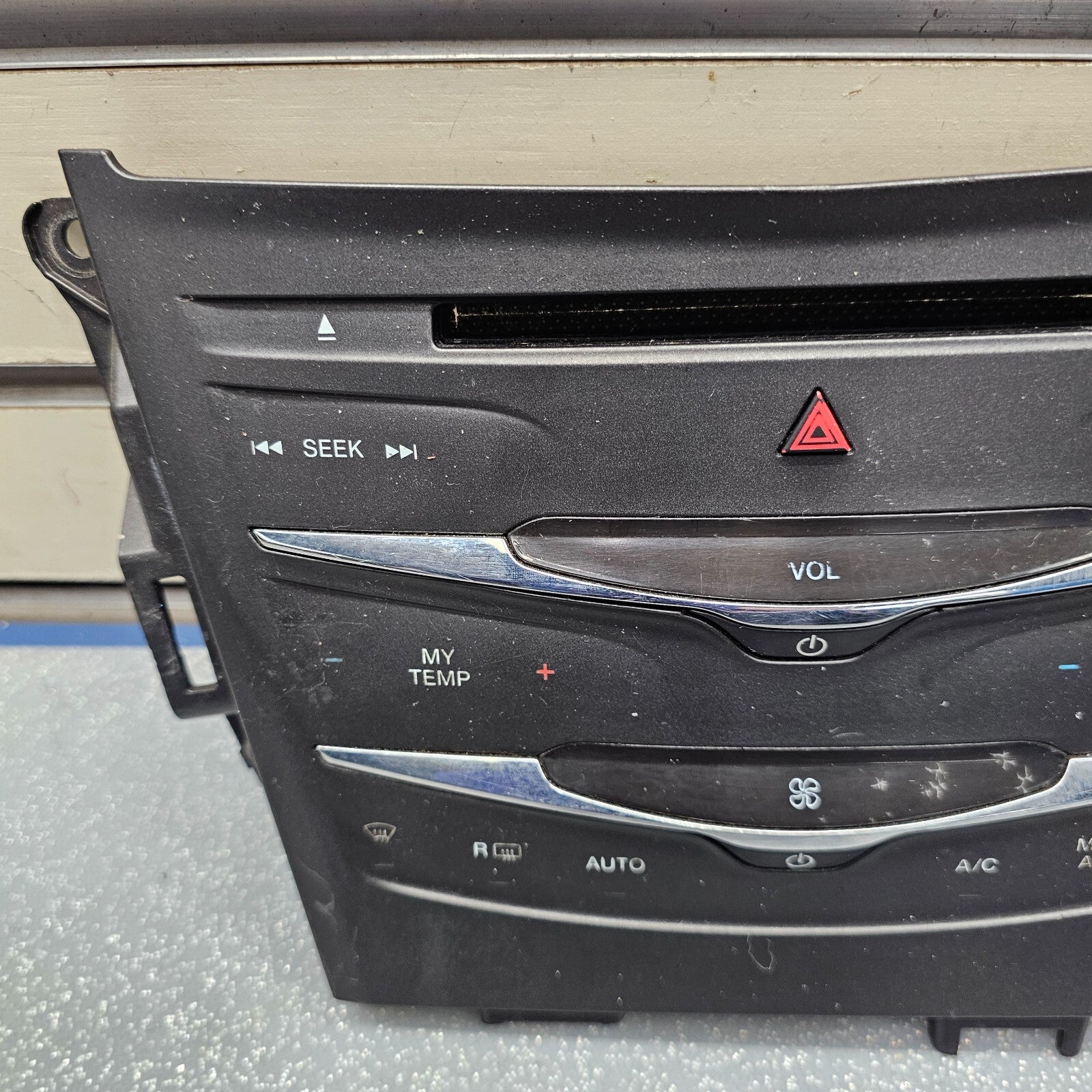 🔥13-19 Lincoln MKT Dash AM FM Radio Stereo Receiver Climate Control Panel OEM
