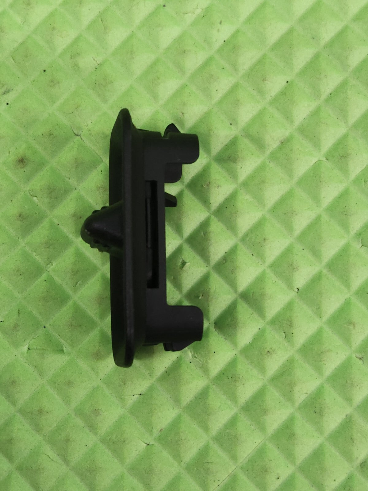 04-07 GMC Chevy Cadillac 15172121 Lever Front Side Door Lock OEM BLACK