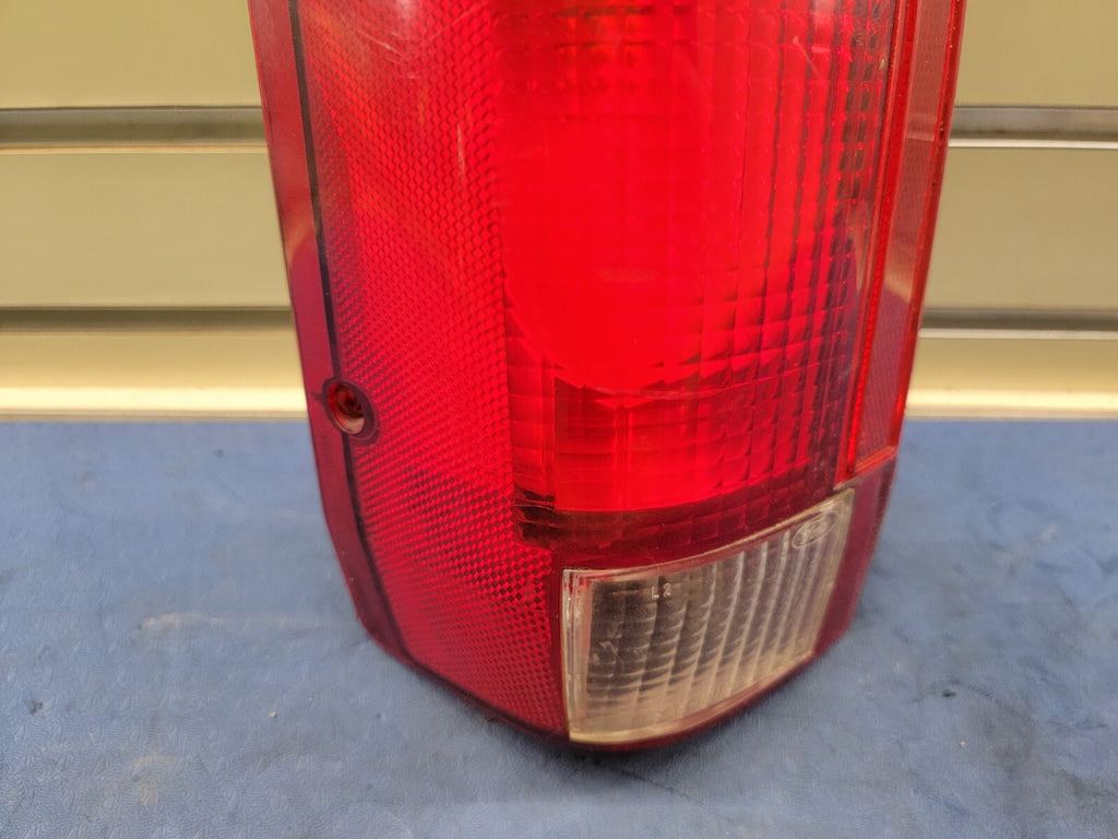 🔥1992-1997 Ford F-150 F-250 Bronco Rear left Driver Side Tail Brake Light OEM