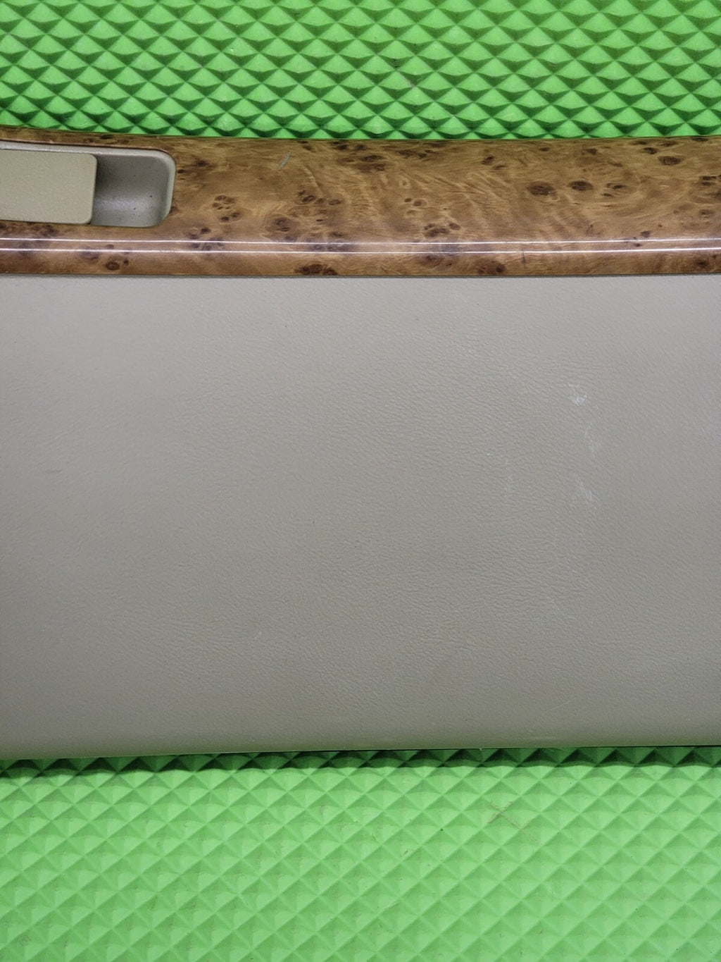 03-07 Honda ACCORD Dash GLOVE BOX Storage Compartment Beige TAN/woodgrain G31
