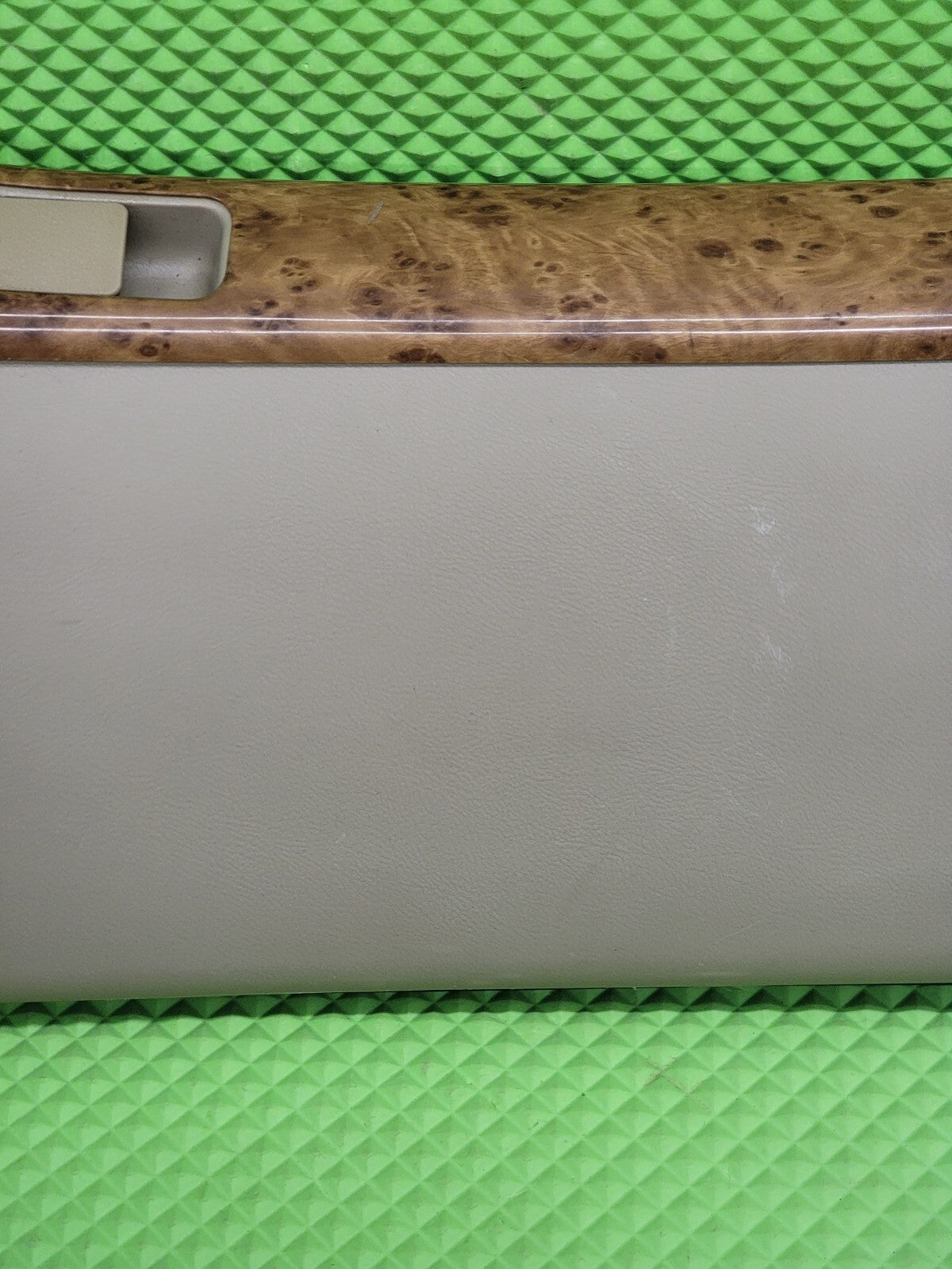 03-07 Honda ACCORD Dash GLOVE BOX Storage Compartment Beige TAN/woodgrain G31