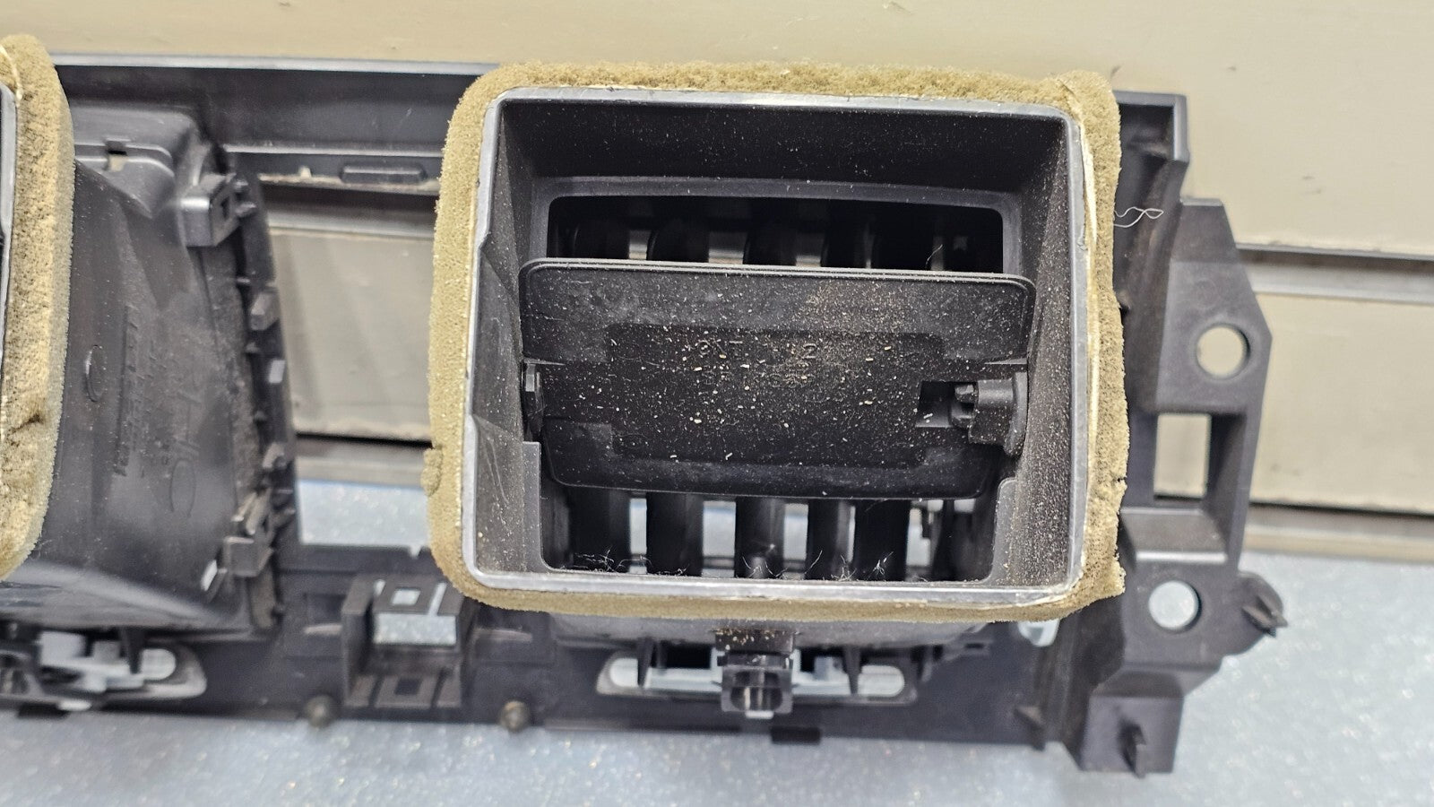 🔥06-11 Cadillac DTS Dash Center Air Vent Heater Bezel Conditioning Black OEM