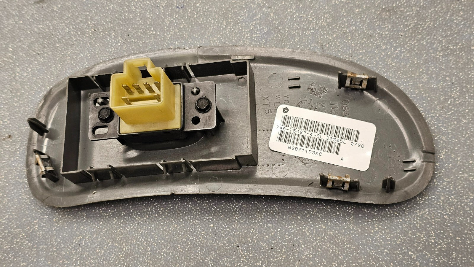 🔥01-07 Caravan Town Country Front Right Passenger Window Door Lock Switch Gray