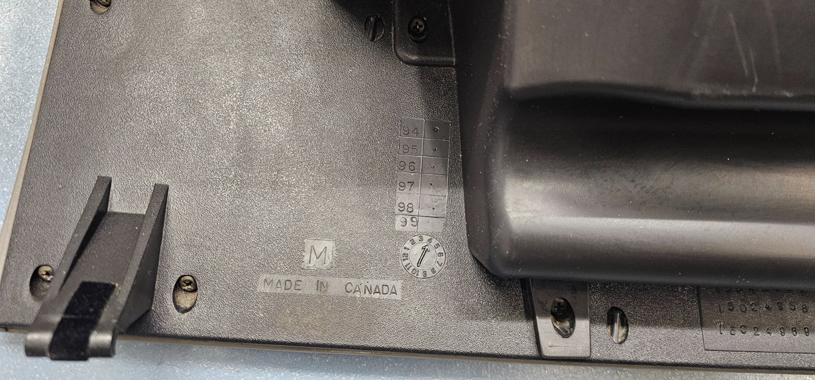 95-99 CHEVY GMC TRUCK SILVERADOC/K Glove Box Storage Compartment Assembly TAN