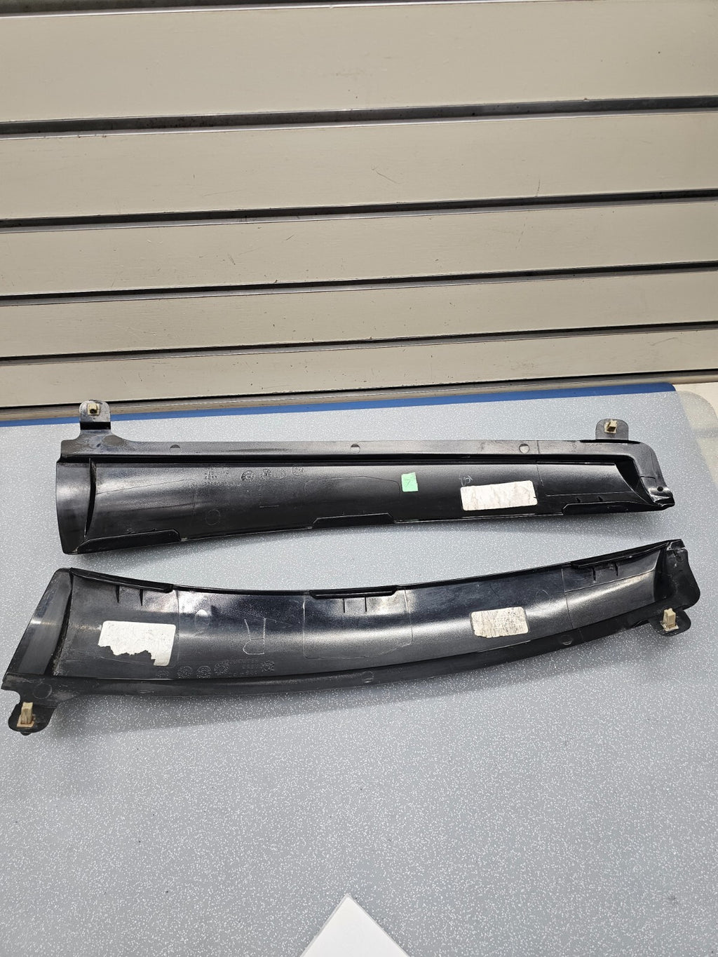 🔥2002-2009 Chevrolet TRAILBLAZER Rear Lift Gate Pillar Trim Molding BLACK SET 2