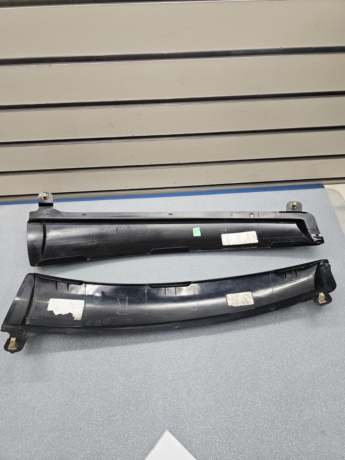 🔥2002-2009 Chevrolet TRAILBLAZER Rear Lift Gate Pillar Trim Molding BLACK SET 2