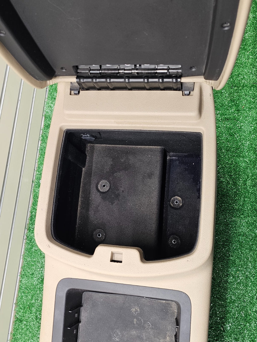🔥07-13 CHEVY SILVERADO GMC SIERRA Floor Center Console Armrest Assembly TAN