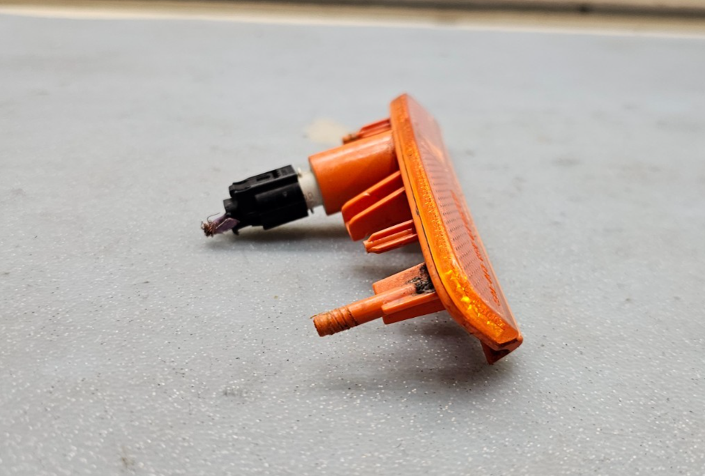 🔥2017-2025  PACIFICA Voyager Driver Side Marker Lamp ORANGE