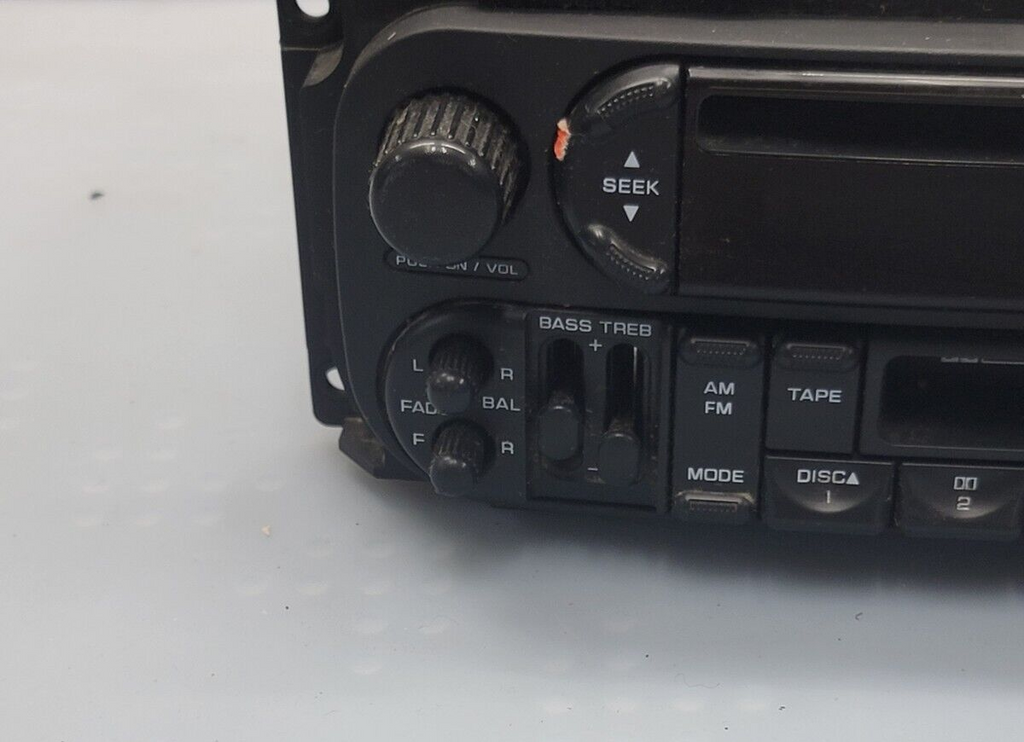 02-07 Dodge Caravan Jeep Chrysler Raz Radio CD Player & Cassette Tape AM FM