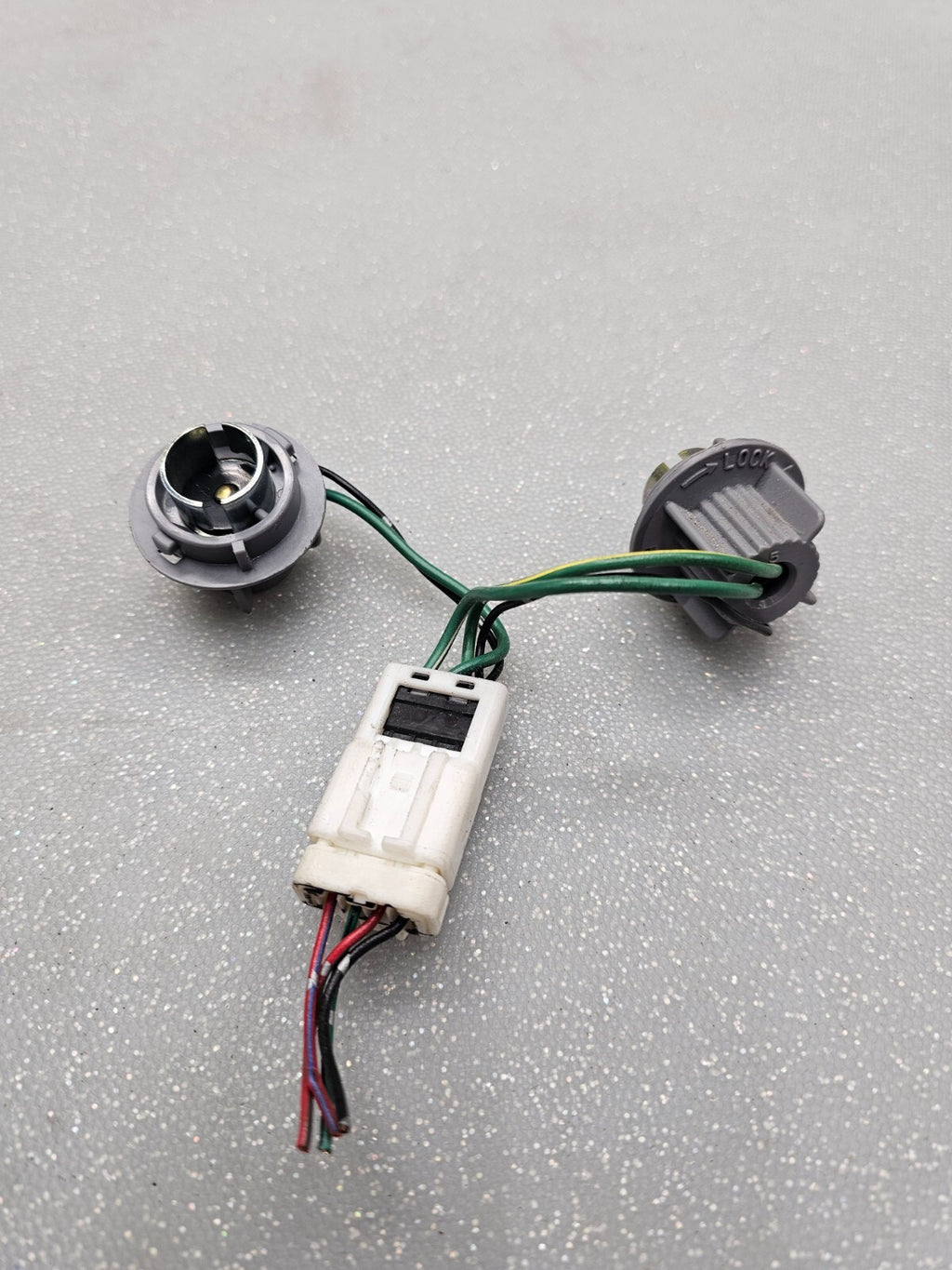 00-03 Nissan Sentra Rear Tail Light Break Light wire Wiring Harness Bulb Socket