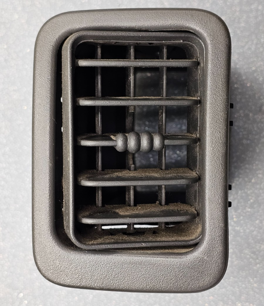 99-06 Silverado Tahoe Center Dash Right Passenger Air Vent Heater Panel Graphite