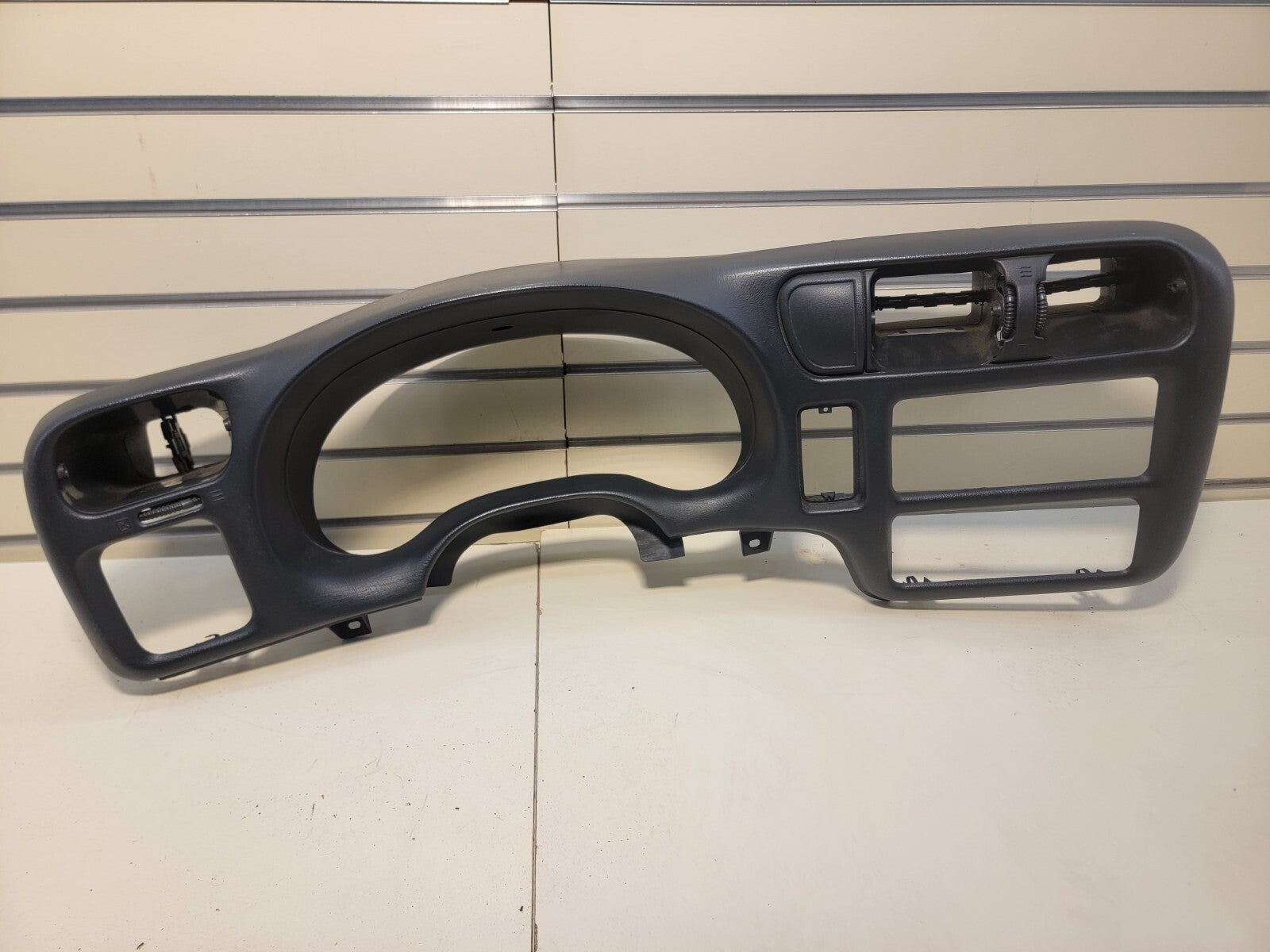 98-04 BLAZER S10 JIMMY SONOMA Cluster Dash Radio Bezel Dark Gray C8