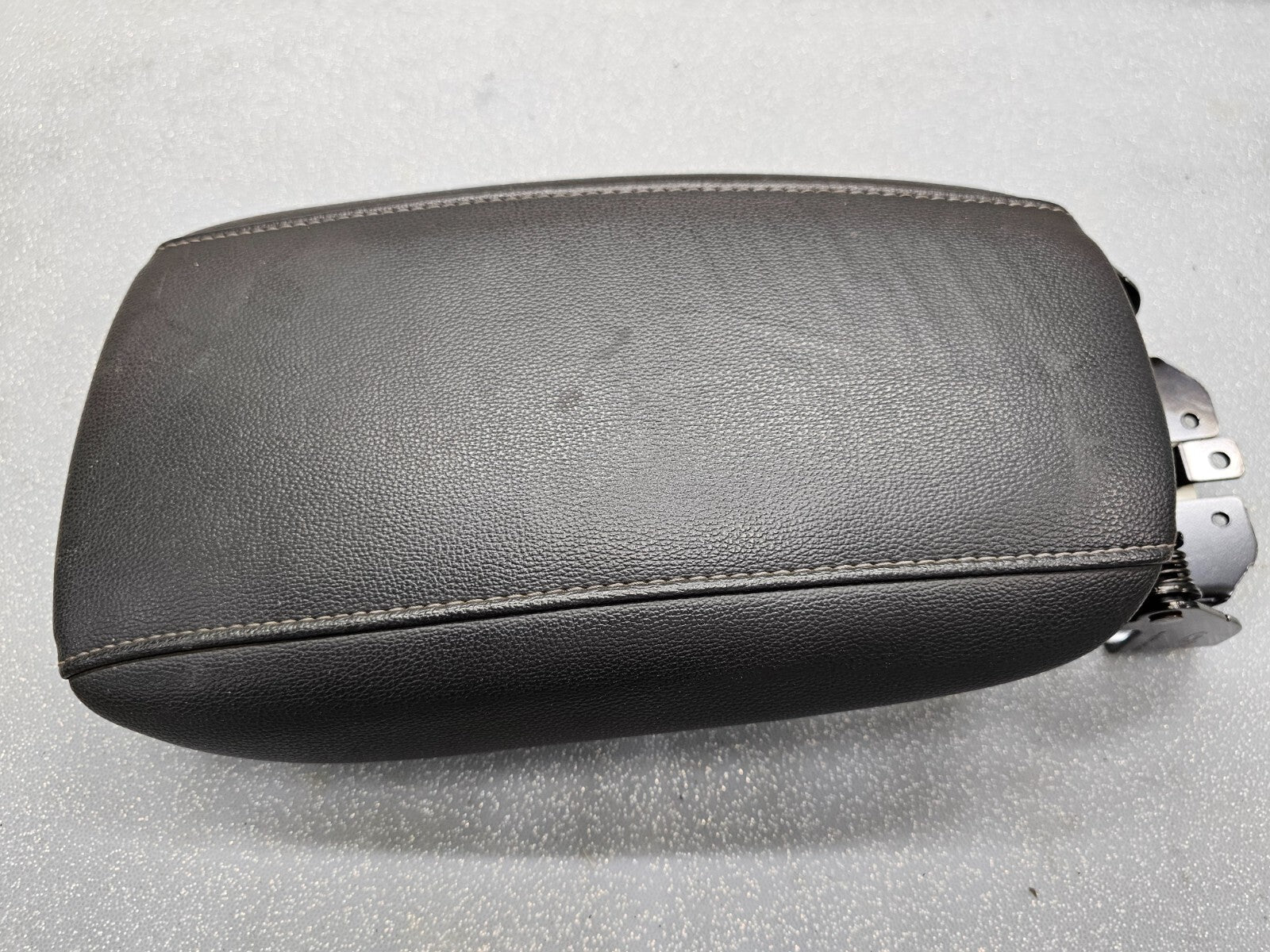 🔥13-16 Ford Fusion Front Center Console Lid Armrest Leather Cover Top Pad Black