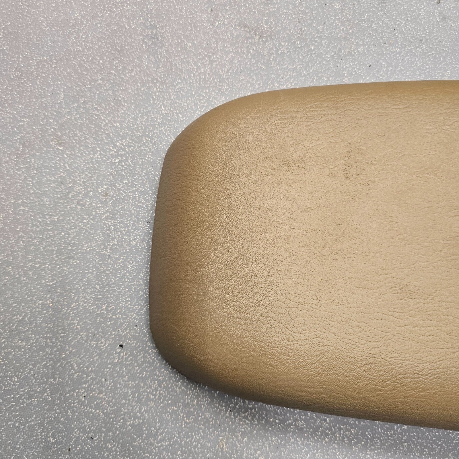 🔥99-04 Grand Cherokee Armrest Center Console Lid Top Pad Cover Assembly Tan OEM