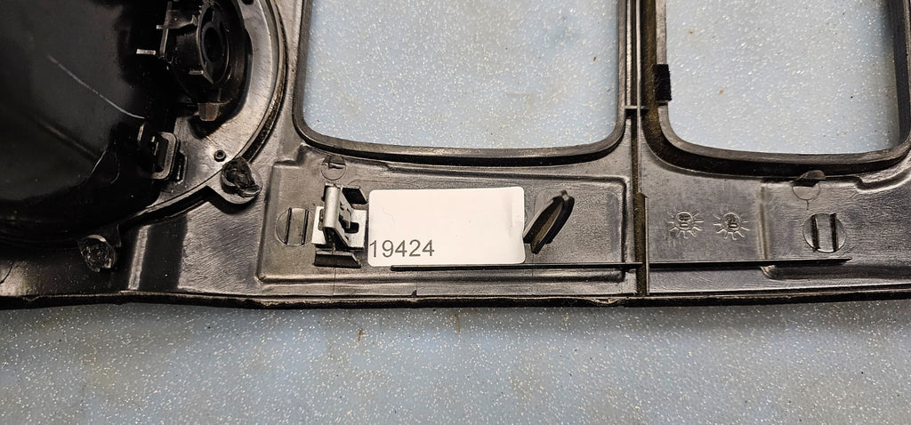 03-08 GMC ENVOY XL FRONT RADIO DASH VENT BEZEL CLIMATE CONTROL carbon fiber B45