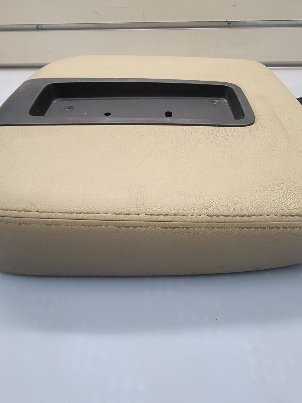 🔥07-13 Chevy Tahoe Suburban Leather Console Lid Armrest Cover LIGHT TAN JS5