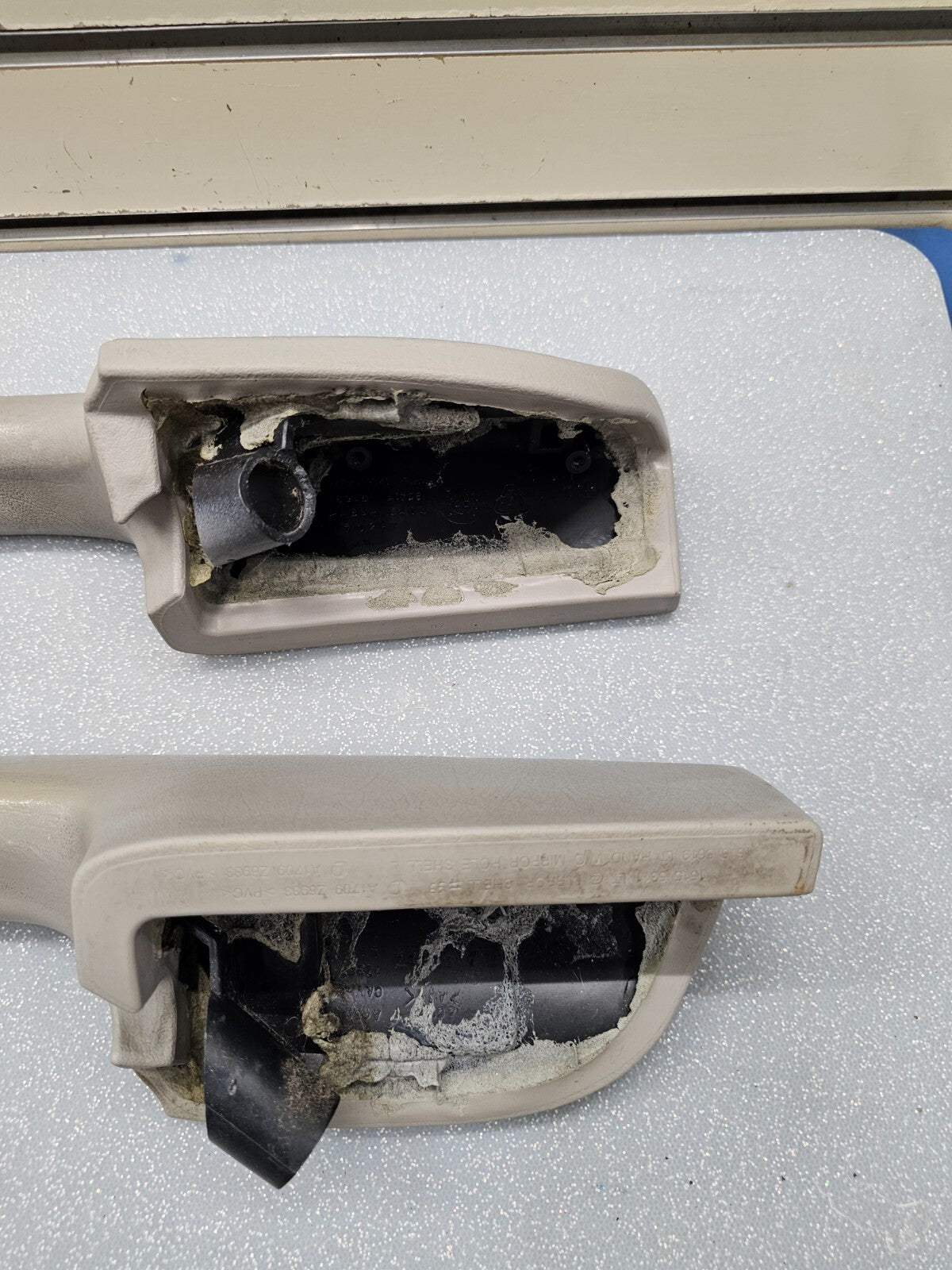 02-09 TRAILBLAZER Door Panel ARMREST Pull Handle LEFT/RIGHT Set 2 Light GRAY H4