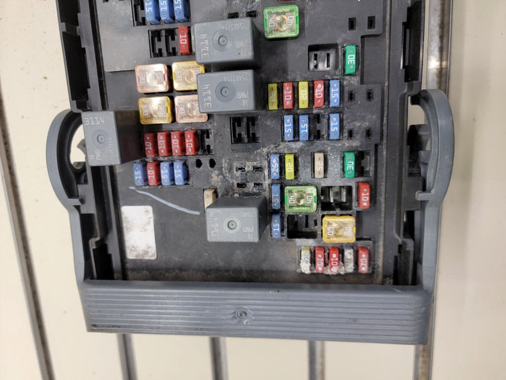 🔥 2007-2009 Tahoe Suburban Yukon Fuse Box Module A215 gray grey