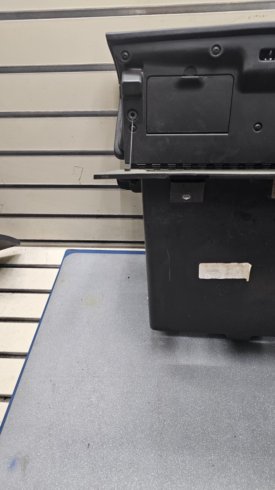 🔥00-05 DEVILLE DASH GLOVE BOX STORAGE COMPARTMENT ASSEMBLY BLACK