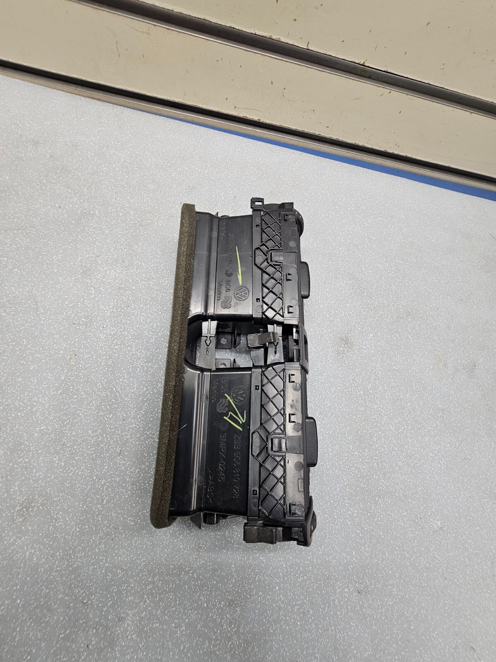 11-14 VOLKSWAGEN VW JETTA CENTER DASH AC HEATER WARMER INTERIOR AIR VENT GRILLE