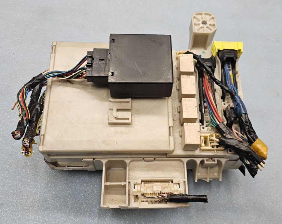 🔥03-09  Toyota 4Runner Interior Cabin Fuse Box Relay Junction Block Panel OEM