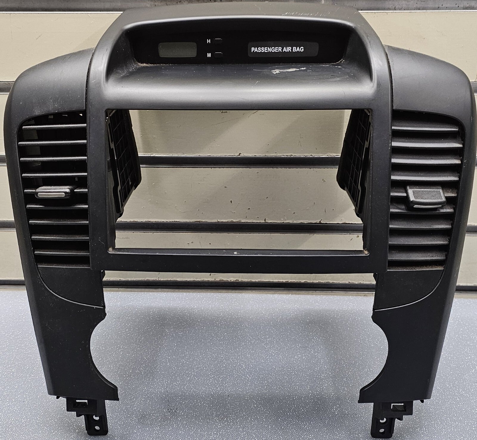 🔥2006-2014 Kia Sedona Center Dash Instrument Panel Radio Bezel Trim AIR VENTS