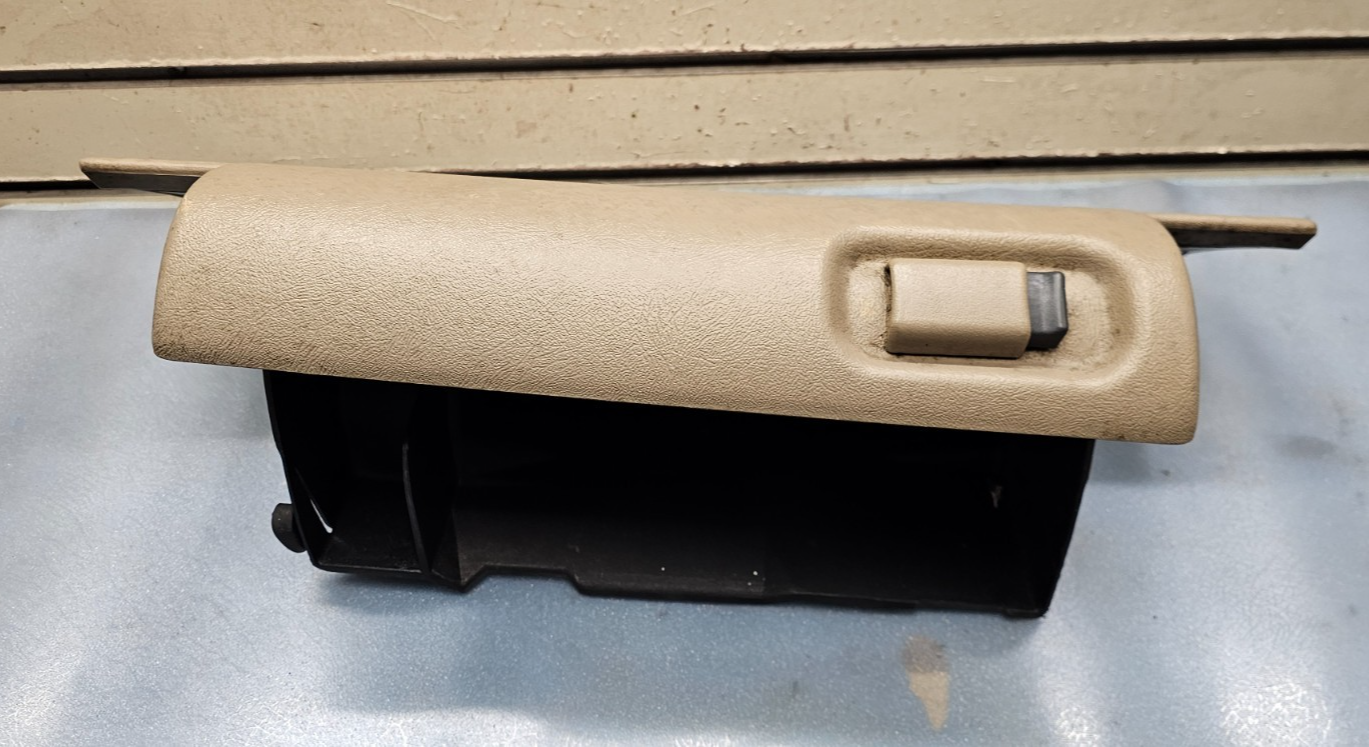 95-99 CHEVY GMC TRUCK SILVERADOC/K Glove Box Storage Compartment Assembly TAN G2