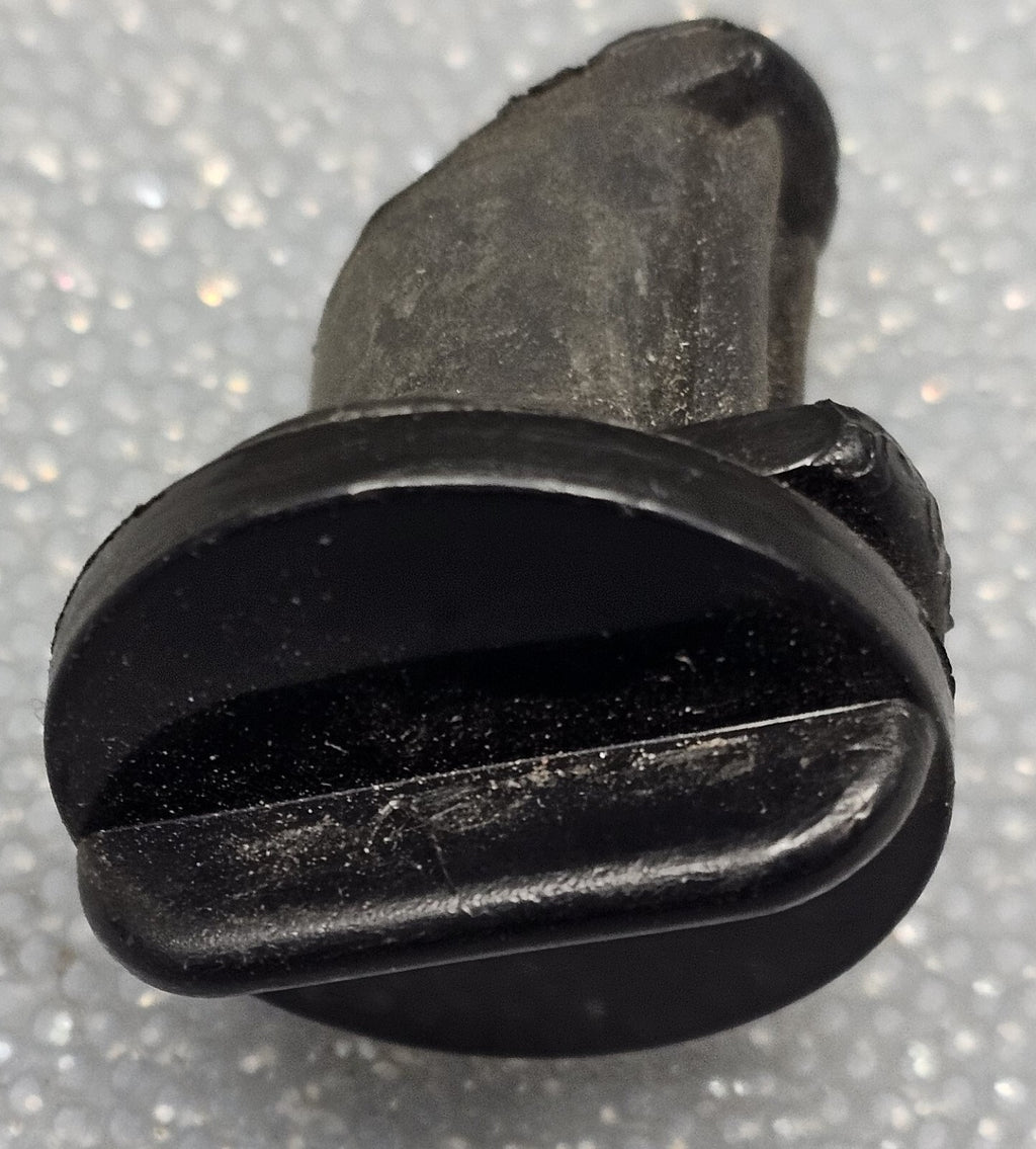 07-17 TRAVERSE ACADIA ENCLAVE GLOVE BOX COMPARTMENT DOOR RUBBER BUMPER ASSEMBLY