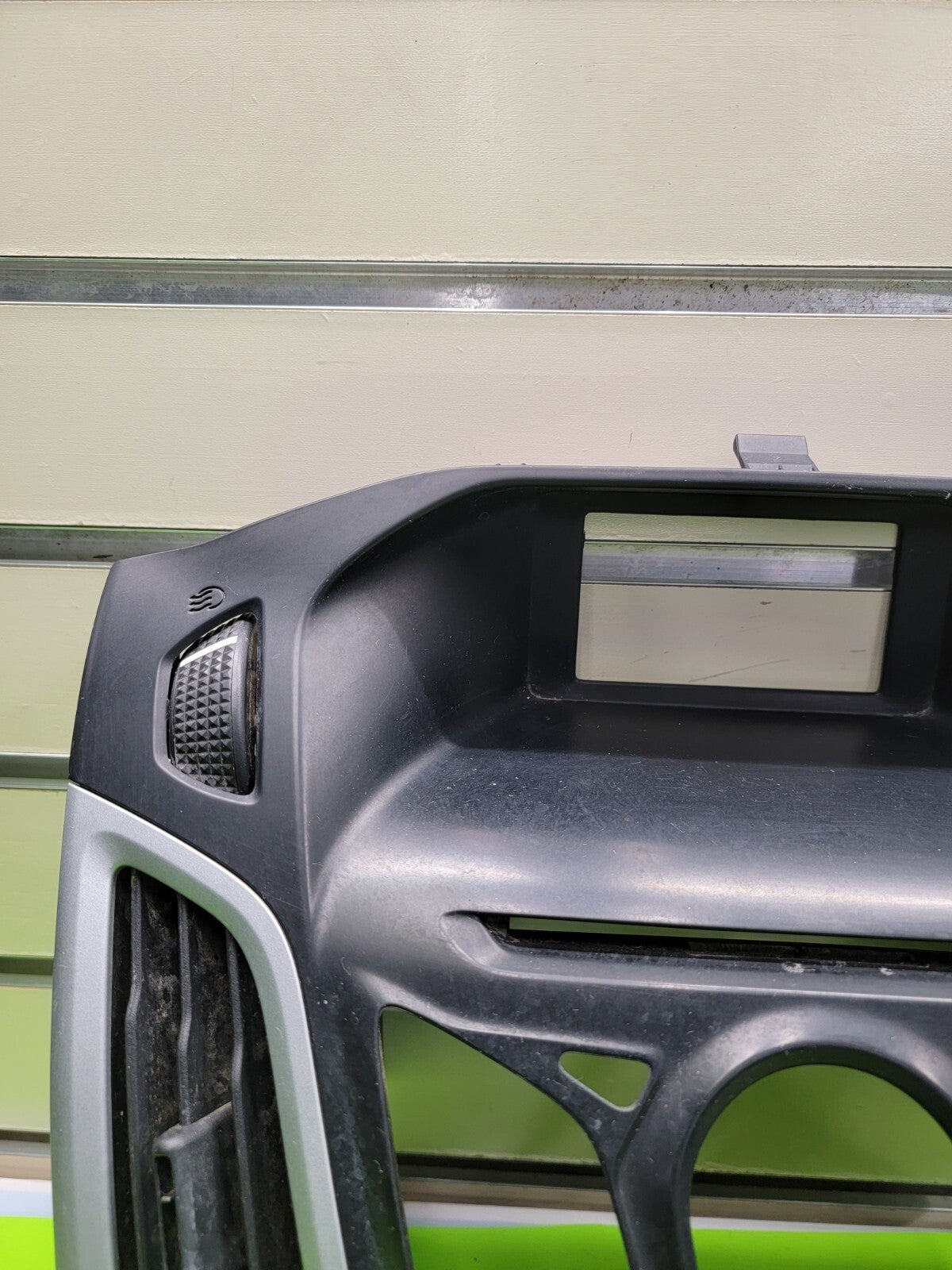 🔥12-14 FORD FOCUS FRONT CENTER AIR VENT GRILLE RADIO DISPLAY PANEL BEZEL TRIM