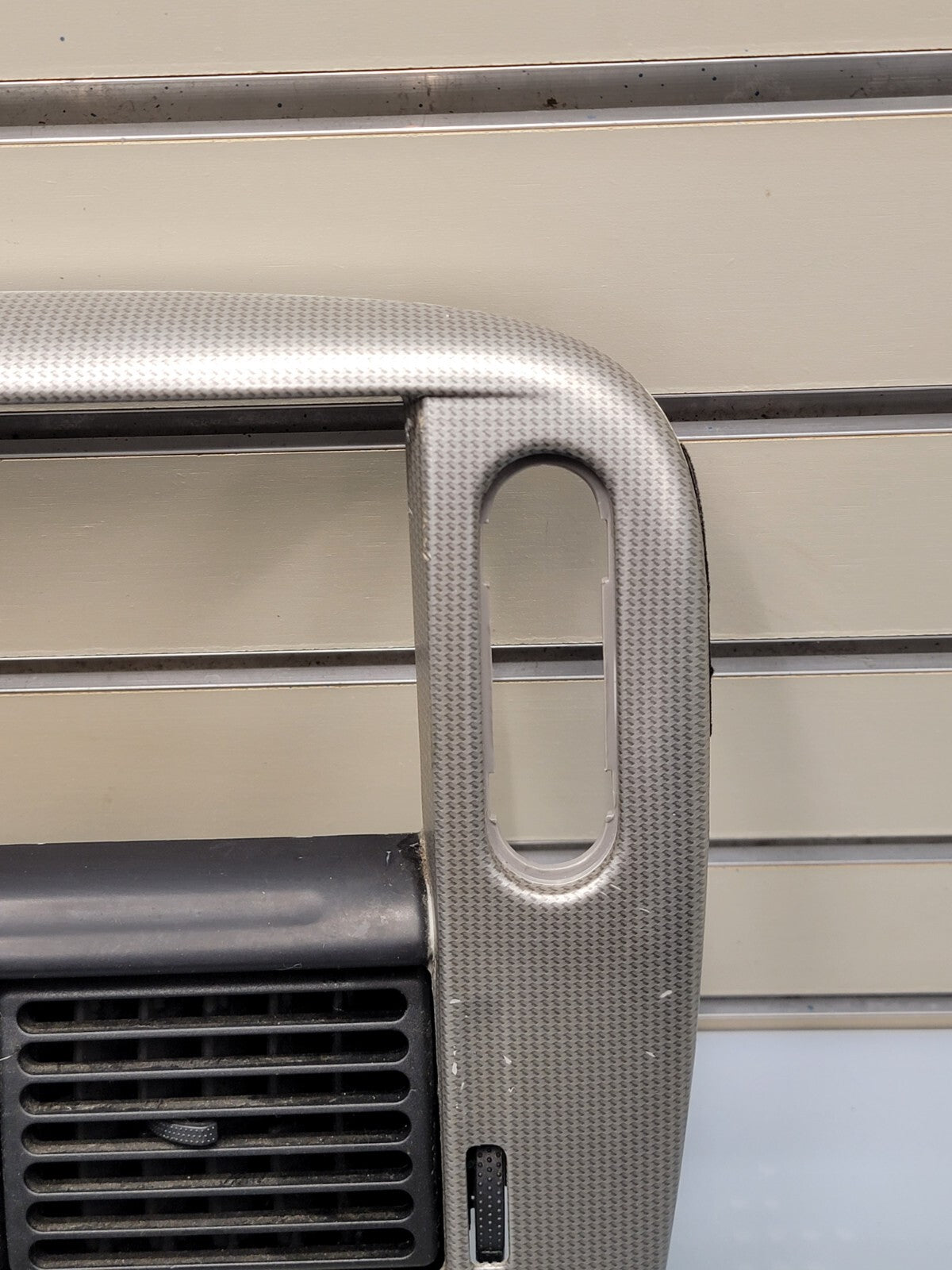02-05 FORD EXPLORER RADIO AUDIO CLIMATE TEMPERATURE CONTROL BEZEL TRIM silver