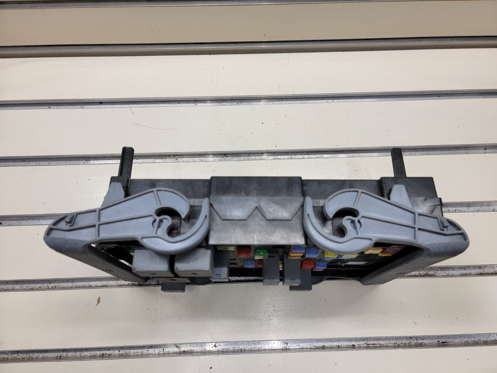 🔥 2007-2009 Tahoe Suburban Yukon Fuse Box Module A215 gray grey