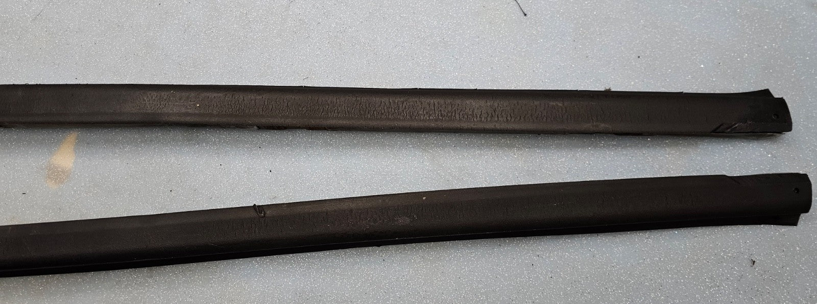 🔥04-08 CHRYSLER PACIFICA LEFT & RIGHT A PILLAR WINDSHIELD MOLDING MOPAR GENUINE