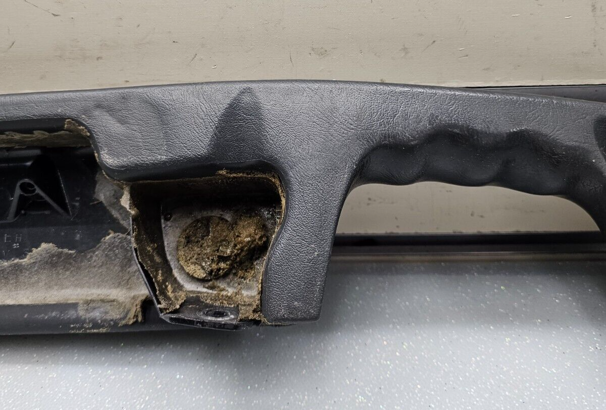 98-04 BLAZER S10 JIMMY SONOMA Door Panel Arm Rest Pull Handle Driver Graphite H5