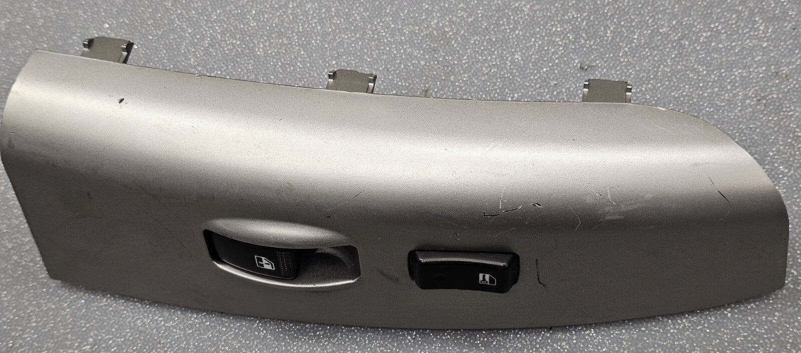 🔥05-10 Kia Sportage Front Right Passenger Window Control Switch Bezel Silver