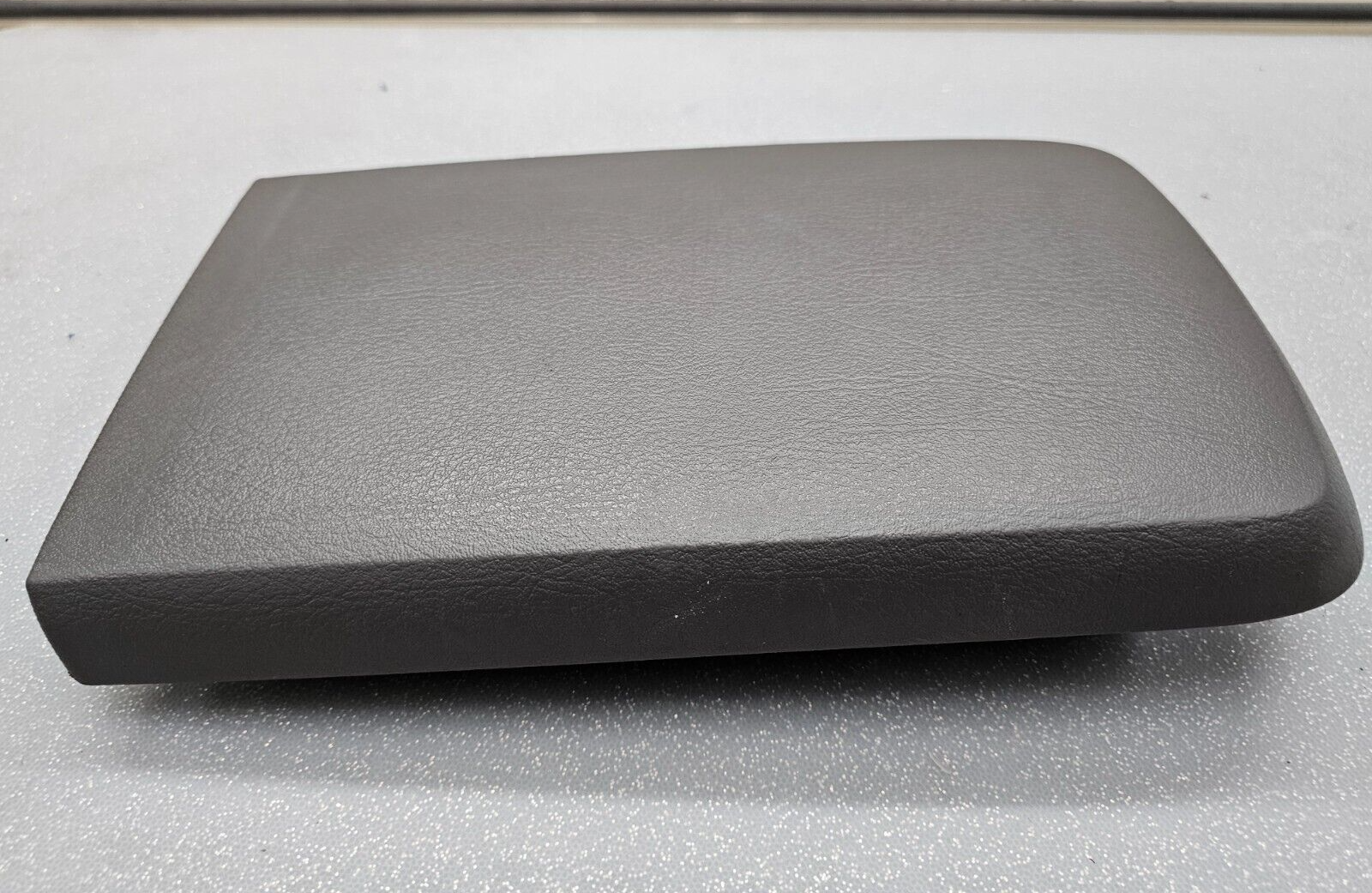 02-05 EXPLORER Mountaineer Center Console Lid Armrest Top Cover Assembly Black
