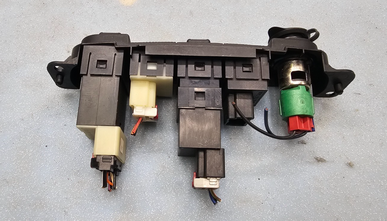 🔥2001-2005 CHRYSLER PT CRUISER REAR DEFROST DEFOG OUTLET SWITCH CONTROL OEM
