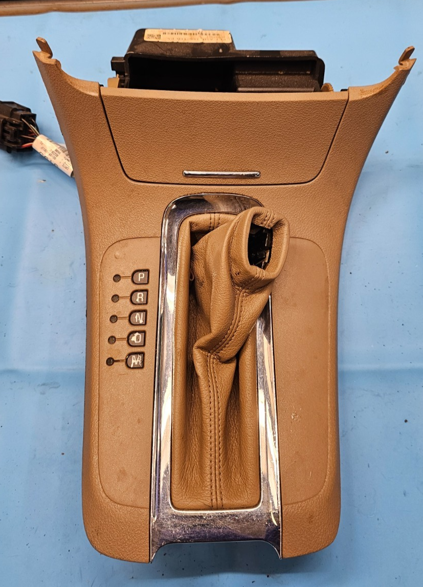 🔥08-12 MALIBU AUTOMATIC TRANSMISSION FLOOR GEAR LEVER SHIFTER TRIM BEZEL TAN