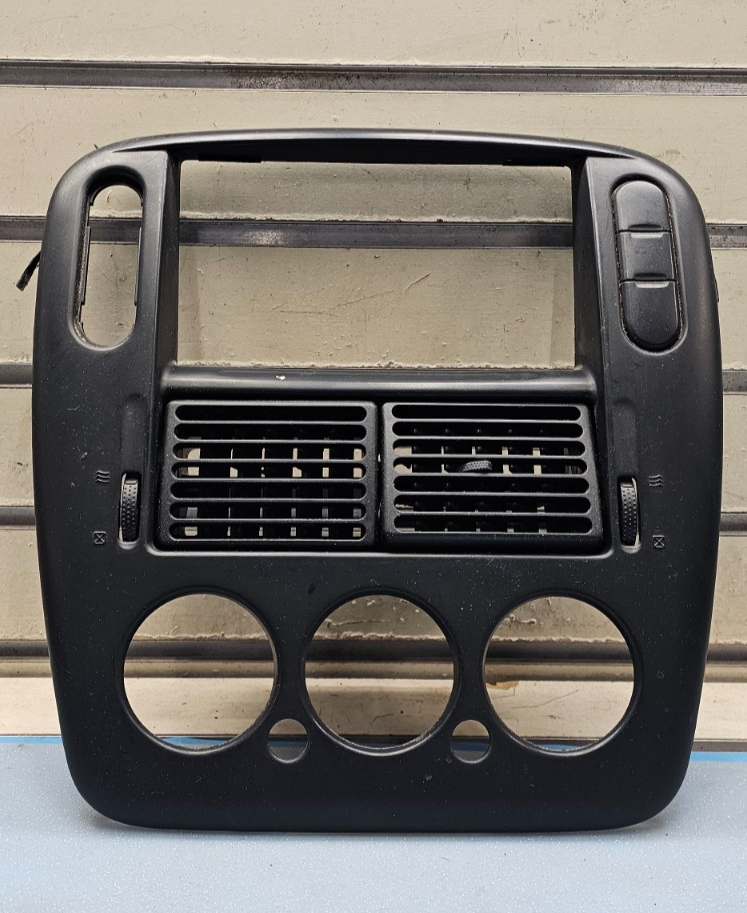 🔥2002–2003 Ford Explorer Dash A/C Climate Control Bezel Trim Vent Black