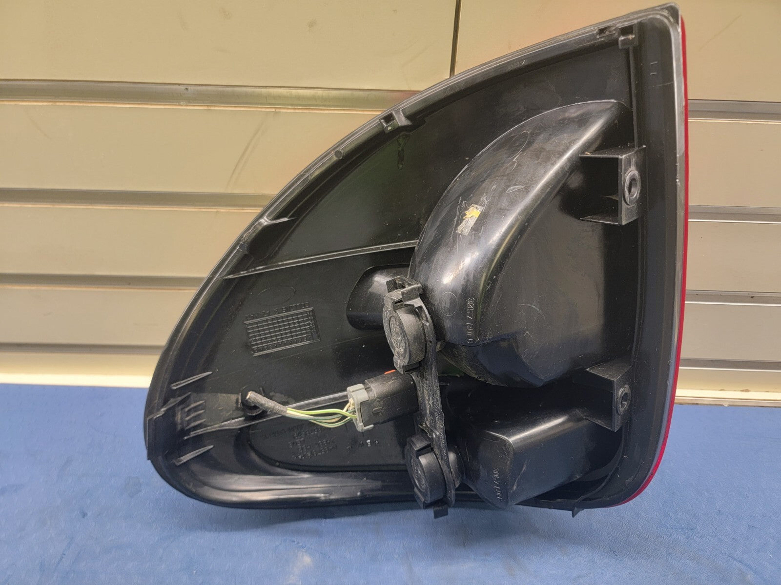 🔥04-07 Chrysler Town Country Dodge Grand Caravan left driver Taillight Assembly