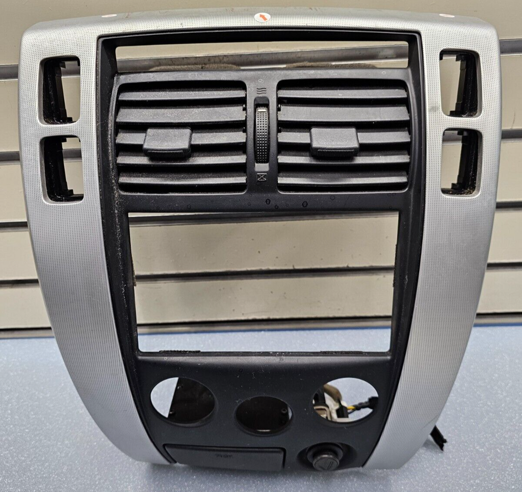 06-09 Tucson Dash Front Radio Audio Stereo Climate Trim Panel Bezel Silver/Black