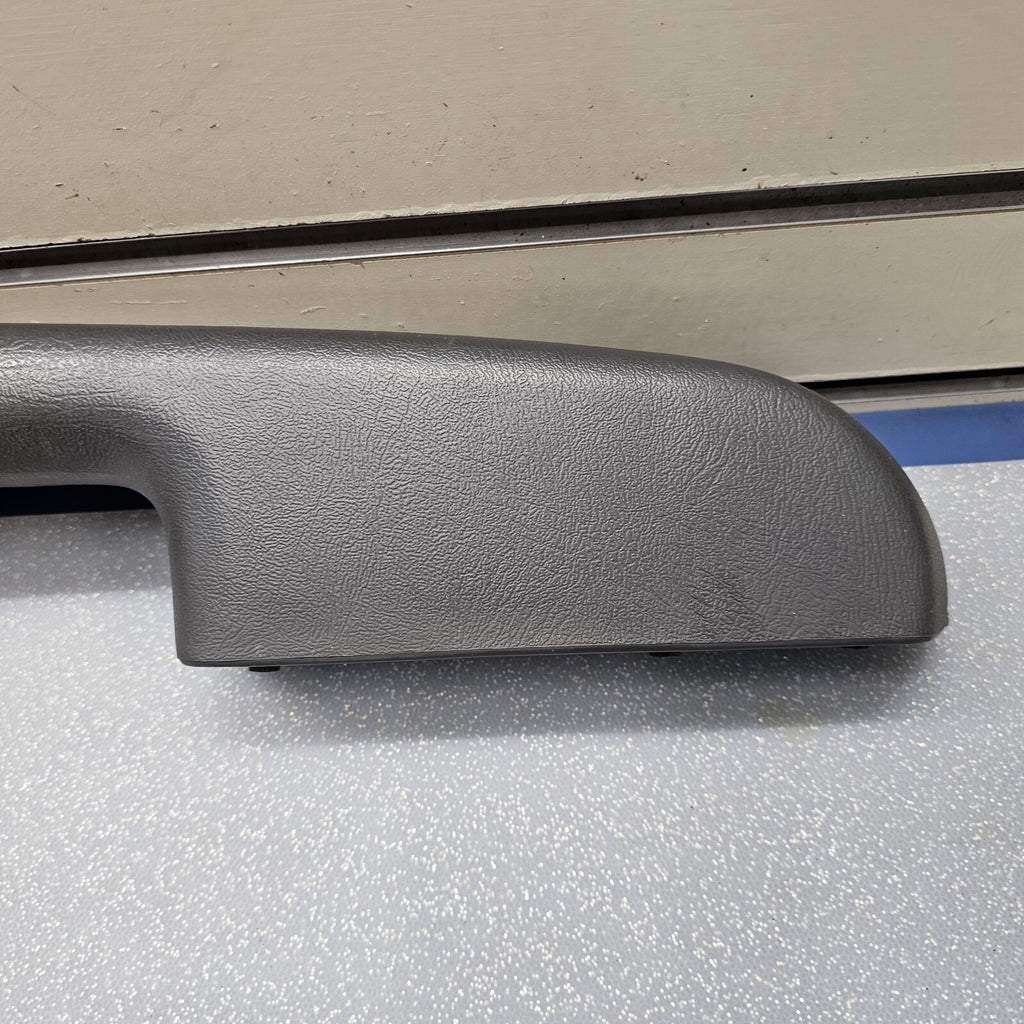 99-06 Chevy GMC Silverado TAHOE Door Panel ARMREST Front RIGHT Handle DK GREY H3