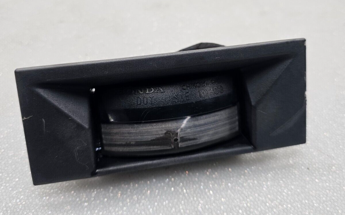 🔥2005-2007 Honda Odyssey license plate light Assembly OEM C102