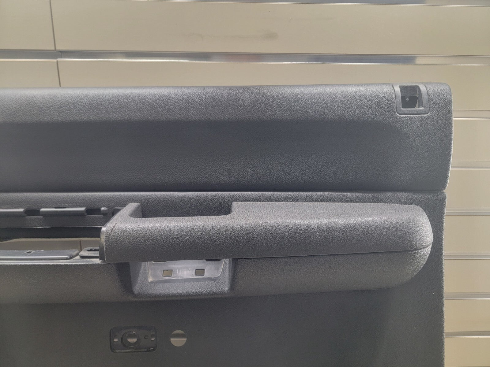 🔥07-09 Chevrolet Silverado GMC Sierra Door Panel Passenger side black auto D19