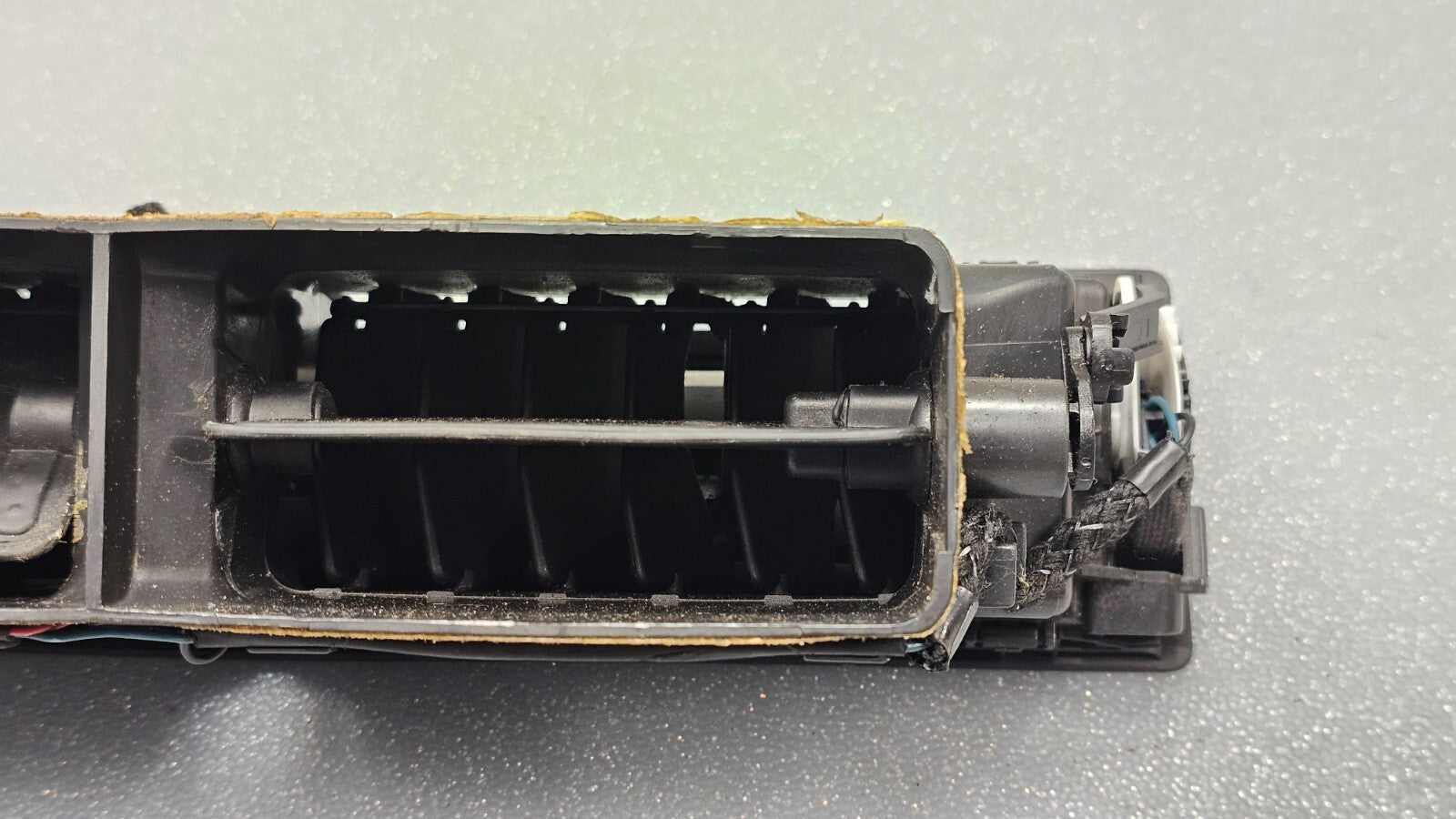 02-08 AUDI B7 A4 S4 RS4CENTER DASH PANEL A/C HEATER AIR VENT CONDITIONING BLACK