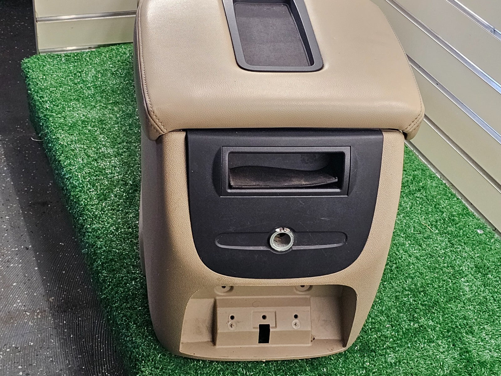 🔥07-13 CHEVY SILVERADO GMC SIERRA Floor Center Console Armrest Assembly TAN